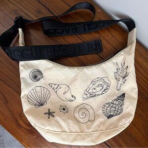 Baggu Medium Nylon Crescent Bag in Embroidered Shells VVVEUC! 🤩